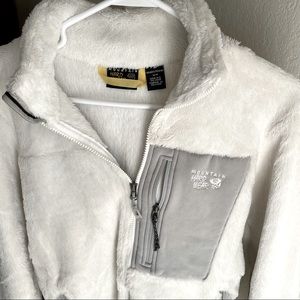 White 🤍 Fuzzy Mountain Hardware Jacket!